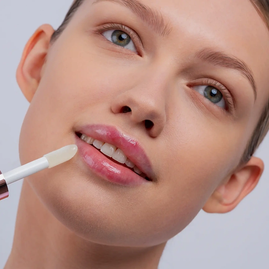 Блеск для губ Push Up Lip Plumper тон 01 Divage фото 4